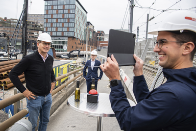 909393 Afbeelding van de start van de werkzaamheden voor de aanleg en bouw van het Smakkelaarspark op het ...